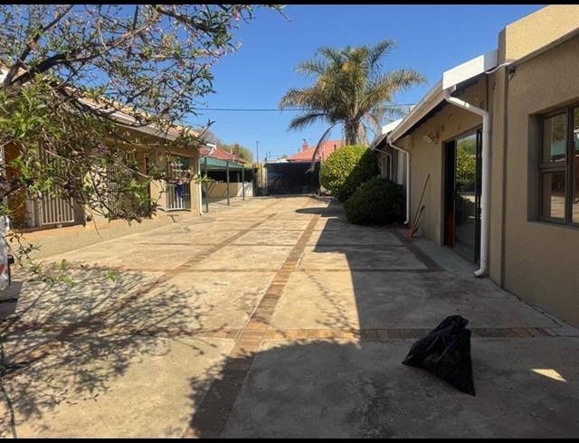 4 BEDROOM HOUSE FOR SALE IN THE HILL